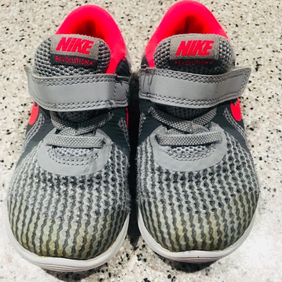 Nike’s - Picture 2 of 5